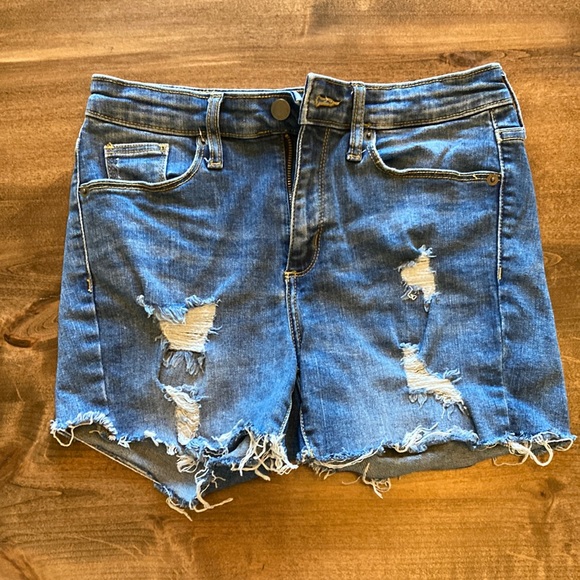 Universal Thread Cut-off Jean Shorts - Picture 1 of 4